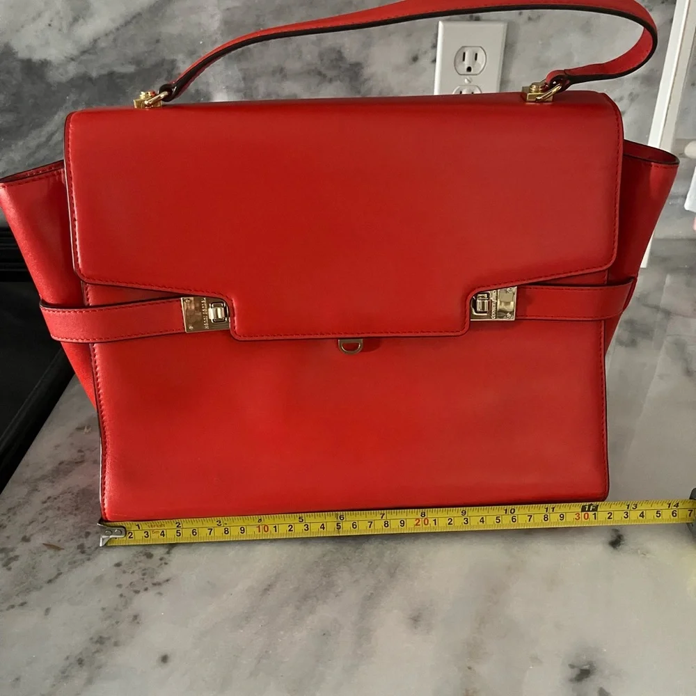Elegant Red Leather Handbag - Picture 2 of 9